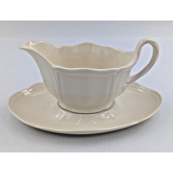 Wedgwood Queens Plain Gravy Boat & Underplate Cream Color England Queen's Shape - Picture 1 of 10